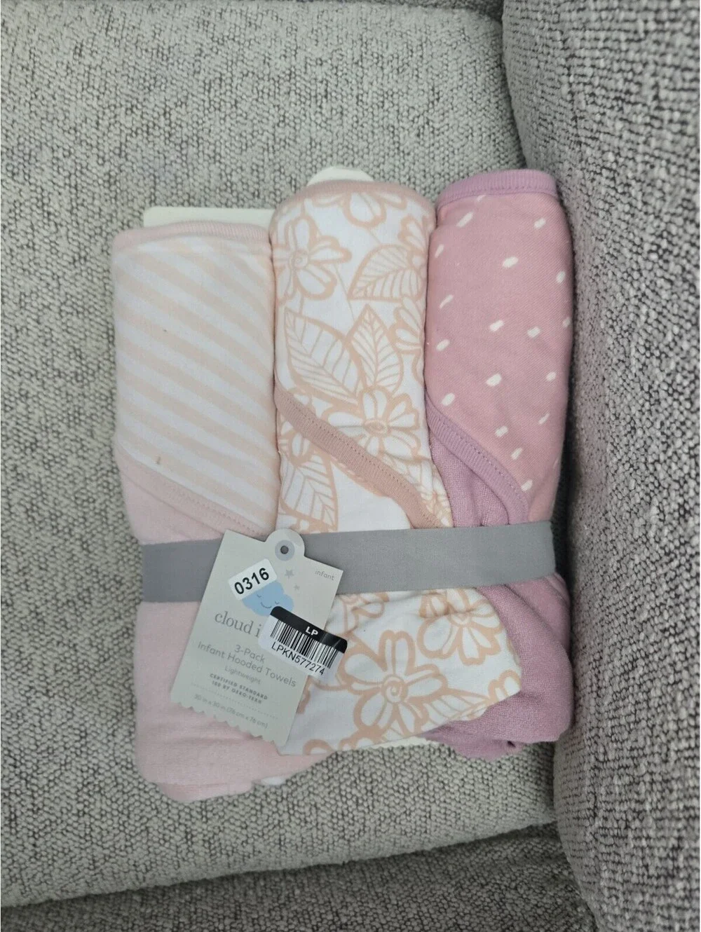 Hooded towels brand new three pack item 316 bin 13